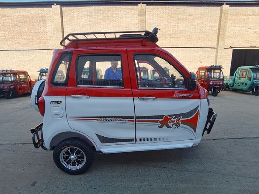 Benzine aangedreven gesloten gemotoriseerde passagiers driewieler met meerdere kleuren maximale snelheid 70 km/u