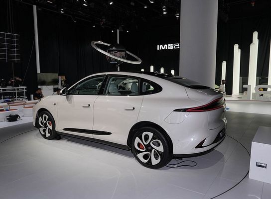 Zhiji LS6 Maximaal vermogen van 575kw Alle elektrische auto's met topsnelheid van 252kmh Elektrisch sportvoertuig