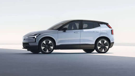 Kleine Volvo Electric SUV Upmarket en langeafstand EV bij Volvo EX30 Running