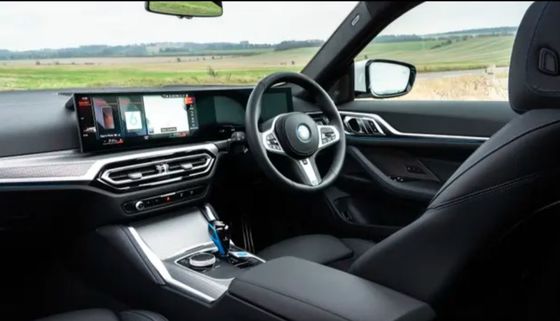 Nieuwste en vierwielaandrijving bij BMW i4 met dubbele elektrische motoren power&hatchback kofferbak beschikbaar