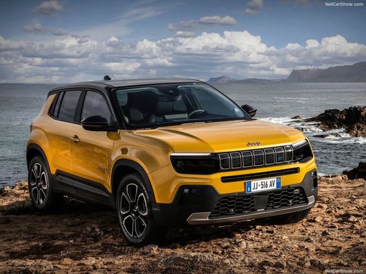 Kleine Compact Family Gefocust All Electric Crossover SUV Jeep Avenger Met WLTP400km