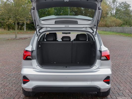 Ruime, comfortabele, volledig elektrische auto bij MG 5 EV met een redelijk bereik van 344km en superoplaadbaarheid.