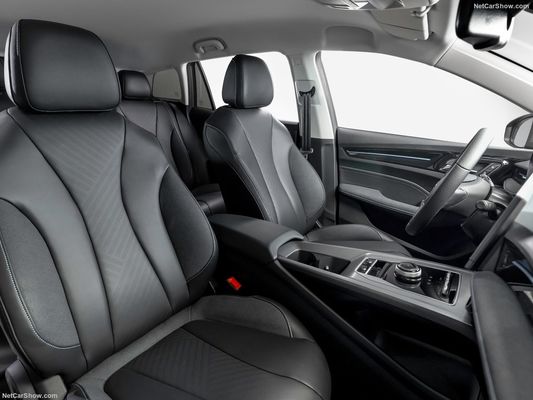 Ruime, comfortabele, volledig elektrische auto bij MG 5 EV met een redelijk bereik van 344km en superoplaadbaarheid.