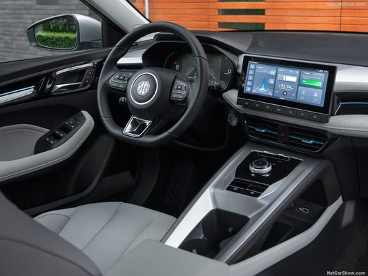 Ruime, comfortabele, volledig elektrische auto bij MG 5 EV met een redelijk bereik van 344km en superoplaadbaarheid.