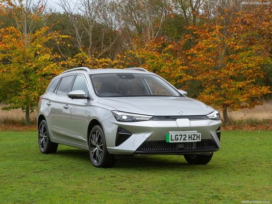 Ruime, comfortabele, volledig elektrische auto bij MG 5 EV met een redelijk bereik van 344km en superoplaadbaarheid.