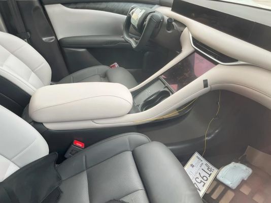 Pre-sale Zhiji L6 Pure Electric 4door Sedan Motor Power 216kw Met Een Half Spoke Steeling Wheel Nieuwe energie auto