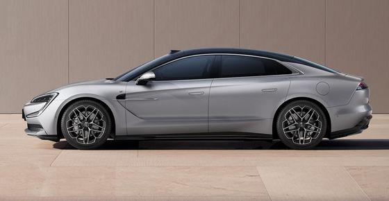 PRESALE 2024 Nieuwe EV Auto BYD Yangwang U7 Sedan Windweerstand van Cd 0.195 240Kw Motorvermogen