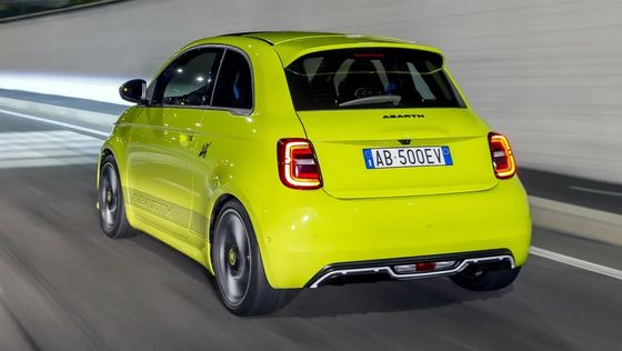 Leuke en sportieve Abarth 500e Hot Hatchback elektrische auto zo leuk als benzine 152P.S motorkracht
