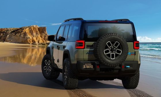 Volledig elektrische SUV 2024 Jeep Recon EV met opvouwbaar dak met verwijderbare deuren en krabbelstenen