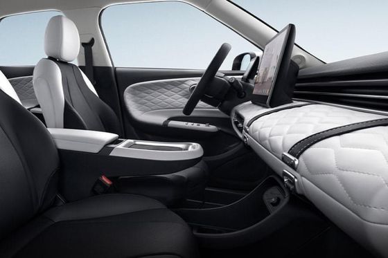 Nieuwste Pure EV auto's Dongfeng Nammi 01 hatchback EV en indrukwekkend bereik en solid state batterij