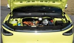 Nieuwste Pure EV auto's Dongfeng Nammi 01 hatchback EV en indrukwekkend bereik en solid state batterij