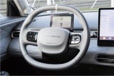 Nieuwste Pure EV auto's Dongfeng Nammi 01 hatchback EV en indrukwekkend bereik en solid state batterij