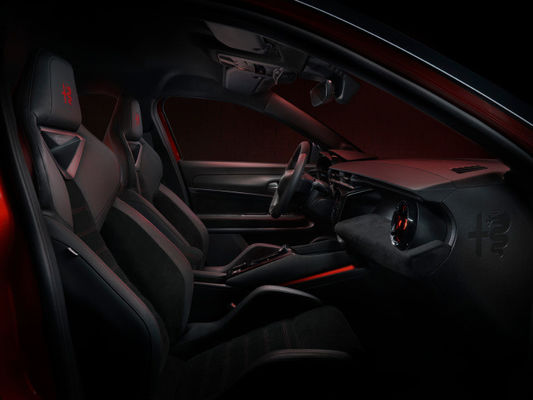 Voorverkoop De sportiefste compacte auto Alfa Romeo Eerste EV Milano Met 2 aandrijflijnen Opties 156ph & 240ph WLTC 240miles