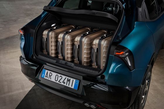 Voorverkoop De sportiefste compacte auto Alfa Romeo Eerste EV Milano Met 2 aandrijflijnen Opties 156ph & 240ph WLTC 240miles