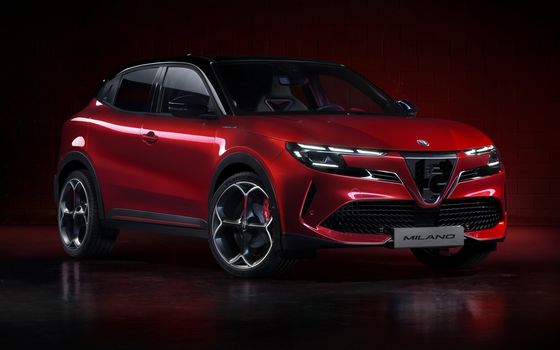 Voorverkoop De sportiefste compacte auto Alfa Romeo Eerste EV Milano Met 2 aandrijflijnen Opties 156ph & 240ph WLTC 240miles