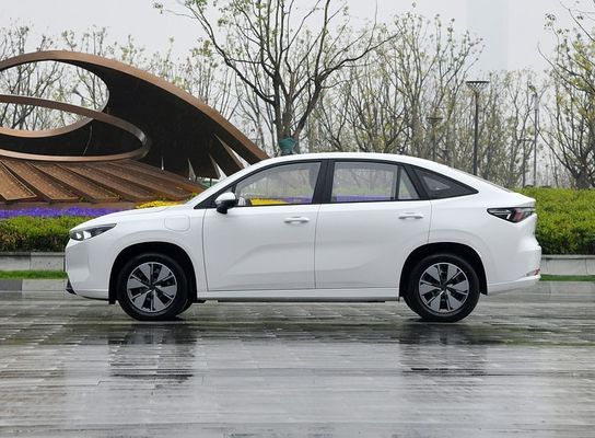 Geely Cao Cao 60 EV met uitwisselbare batterijen en een bereik van 415 km & 150 km/h snel opladen