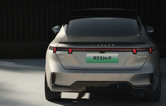Vandaag is de nieuwste LYNK & CO 07 EM-P 126km lange afstand pro PHEV 160 kW elektromotor & 350N.m koppel nieuwe energie voertuig gelanceerd