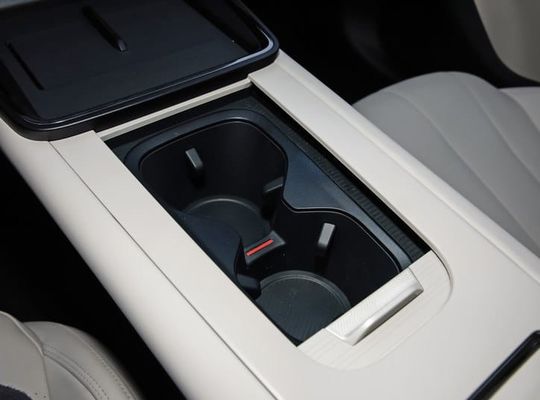 Vandaag is de nieuwste LYNK & CO 07 EM-P 126km lange afstand pro PHEV 160 kW elektromotor & 350N.m koppel nieuwe energie voertuig gelanceerd