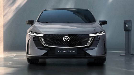 De eerste zuiver elektrische auto Mazda EZ-6 is een slanke achterwiel aandrijving saloon