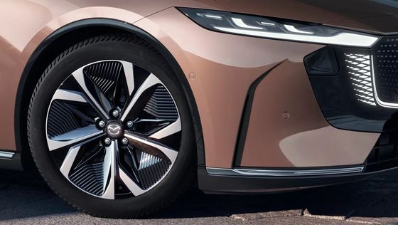 De eerste zuiver elektrische auto Mazda EZ-6 is een slanke achterwiel aandrijving saloon