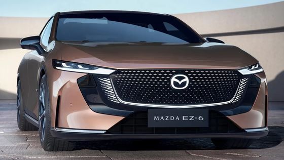 De eerste zuiver elektrische auto Mazda EZ-6 is een slanke achterwiel aandrijving saloon