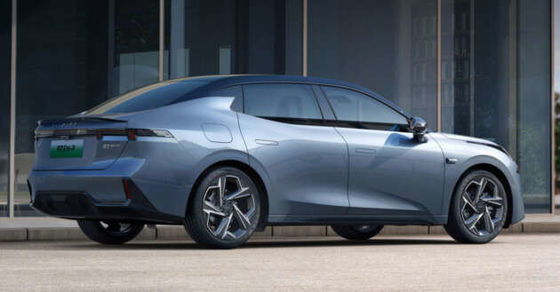 Krachtige nieuwe hybride auto LYNK&CO 07 EM-P met 163 pk en 255 Nm van het koppel en 160 kW motorkracht & 3 snelheid DHT versnellingsbak