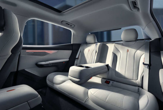 Krachtige nieuwe hybride auto LYNK&CO 07 EM-P met 163 pk en 255 Nm van het koppel en 160 kW motorkracht & 3 snelheid DHT versnellingsbak