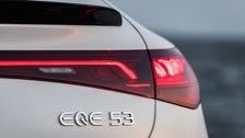 Super langeafstands elektrisch voertuig Mercedes-Benz EQE AMG 53 4MATIC+ met 460kw/625P.s motorvermogen 220km/h topsnelheid