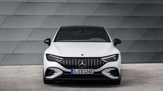 Super langeafstands elektrisch voertuig Mercedes-Benz EQE AMG 53 4MATIC+ met 460kw/625P.s motorvermogen 220km/h topsnelheid