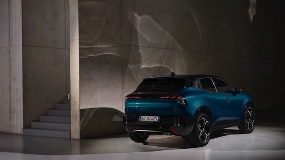 Eerste EV Compact Auto Alfa Romeo Junior Electric met 54.8kwh batterij en een maximaal vermogen van 158kW, tot 345 mijl bereik