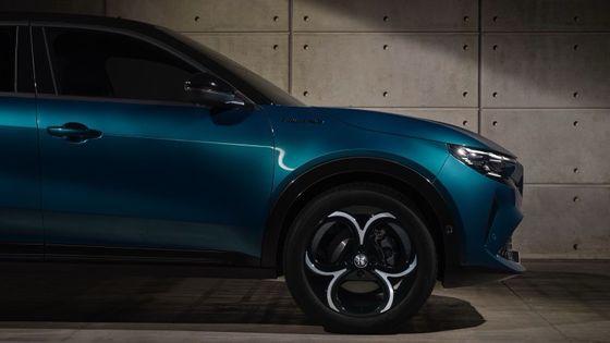 Eerste EV Compact Auto Alfa Romeo Junior Electric met 54.8kwh batterij en een maximaal vermogen van 158kW, tot 345 mijl bereik