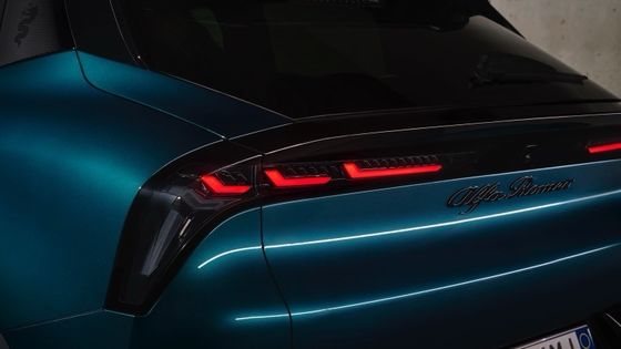 Eerste EV Compact Auto Alfa Romeo Junior Electric met 54.8kwh batterij en een maximaal vermogen van 158kW, tot 345 mijl bereik