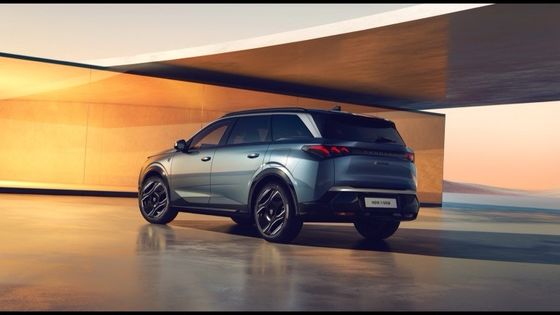 Voorverkoop 2024 Peugeot E-5008 SUV 500km Bereik Topping 326 pk (240 kW) Dual Motor AWD Pure Electric Vehicle