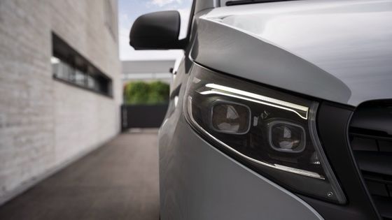 9 zitplaatsen EV Mercedes-Benz EVito Tourer Long met een 201 pk elektromotor en 90 kWh bruikbare batterij