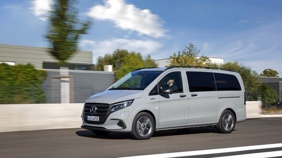 9 zitplaatsen EV Mercedes-Benz EVito Tourer Long met een 201 pk elektromotor en 90 kWh bruikbare batterij