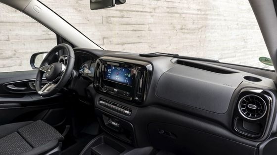 9 zitplaatsen EV Mercedes-Benz EVito Tourer Long met een 201 pk elektromotor en 90 kWh bruikbare batterij