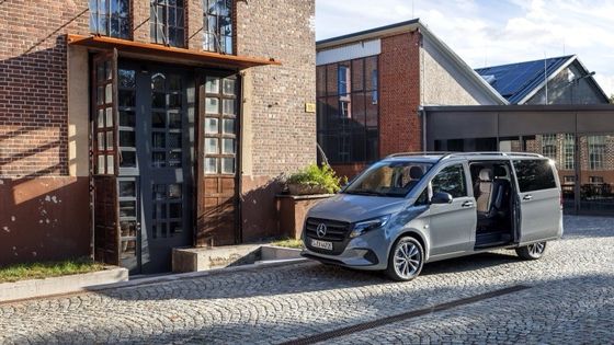 9 zitplaatsen EV Mercedes-Benz EVito Tourer Long met een 201 pk elektromotor en 90 kWh bruikbare batterij