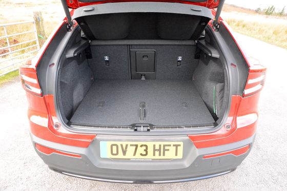 Allround EV Volvo EC40 Ultimate Twin Motor met WLTP 326Miles 4.7sec versnelling van 0-62mph 408 pk motor paardenkracht