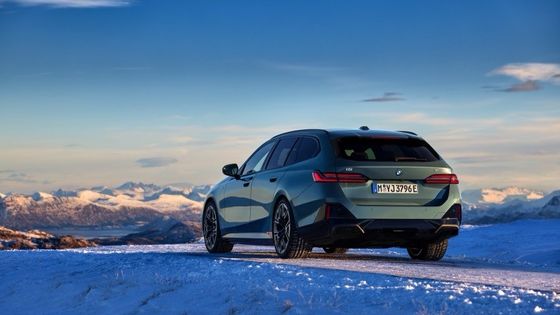 Nieuwste elektrische auto met een batterij van 84,4 kWh 329 mijl bereik met 335 pk/430 Nm bij BMW i5 Touring eDrive40 single speed RWD