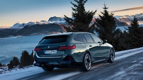 Nieuwste elektrische auto met een batterij van 84,4 kWh 329 mijl bereik met 335 pk/430 Nm bij BMW i5 Touring eDrive40 single speed RWD