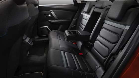 Decent Drive Citroën's E-C4 Met 115kW (156ps) Kracht Bij 150km/h Topsnelheid 54kwh Lithium Ion Battery