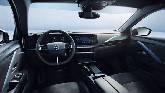 Comfortabel rijden elektrisch voertuig op Opel Astra Electric met 54kwh batterij 150kw motorkracht bij 170km/h topsnelheid