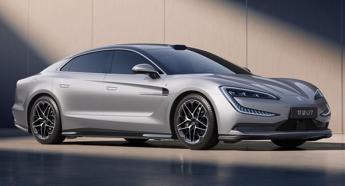 PRESALE 2024 Nieuwe EV Auto BYD Yangwang U7 Sedan Windweerstand van Cd 0.195 240Kw Motorvermogen