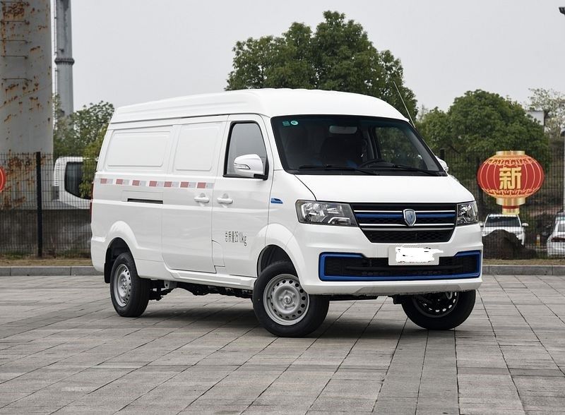 Vierkante vorm Geadopteerd Jinbei Familie stijl Nieuwe elektrische Van Hiace EV Met 220N.m En 300km NEDC Met topsnelheid bij 80km/h