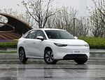 Geely Cao Cao 60 EV met uitwisselbare batterijen en een bereik van 415 km & 150 km/h snel opladen